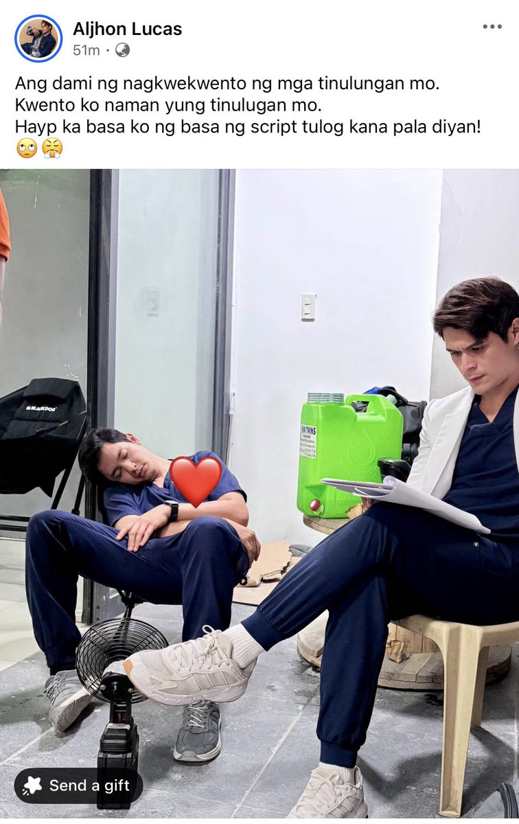 Liz07faulk's tweet photo. Aljhon! 🤣🤣🤣

Si Alden talaga kahit saan nakakatulog. Kahit ang liit ng upuan, kayang kaya 🤣

@aldenrichards02 
#TheALDENEffect 
#ALDENRichards 
ALDENxLegacy OfGoodness https://t.co/fxvfct4r1l