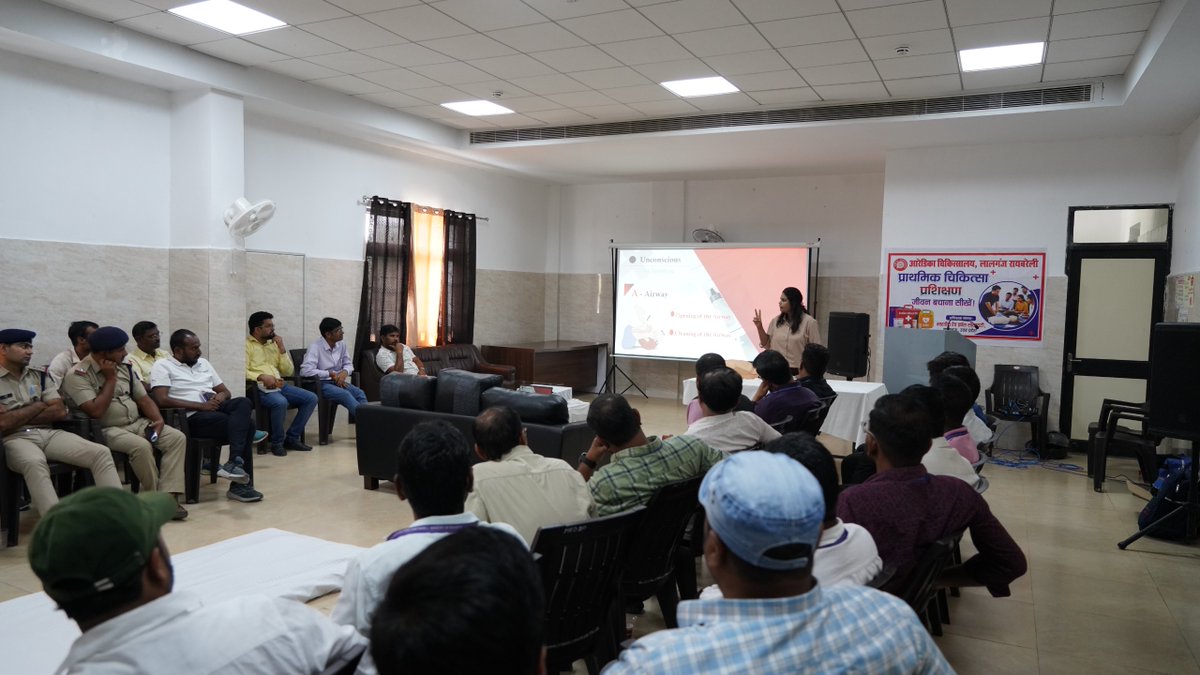 cpro_mcfrbl's tweet photo. आरेडिका, रायबरेली में चिकित्सा विभाग के सौजन्य से भारतीय रेडक्रॉस सोसायटी द्वारा Certified First Aid Training Programme आयोजित किया गया। इसमें 52 कर्मचारियों को प्रमाणित प्राथमिक उपचार प्रशिक्षण दिया गया।
#FirstAidTraining #WorkplaceSafety #MCF #Raebareli https://t.co/I8g1jHEQGF