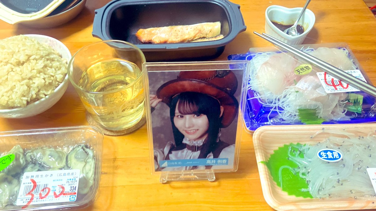 takeshan10_46's tweet photo. レッツ海鮮パーチー

昨日に引き続き高円寺で購入🫶

🐟生でいきましょー白魚＆ひらめちゃん
🔥加熱しましょー鮭＆かきちゃん

好物ばっかで幸せでありんす🫶
明日は早いから飲み過ぎないようにせねば！🥃！

とはいえ火曜日お疲れ様でしたー

kp🍻 https://t.co/RBk0MWxOaI