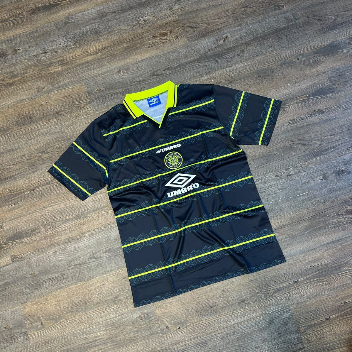 He_isAJ's tweet photo. Retro Jersey 

🏷️ 25,000 https://t.co/BUNLHxkJ49