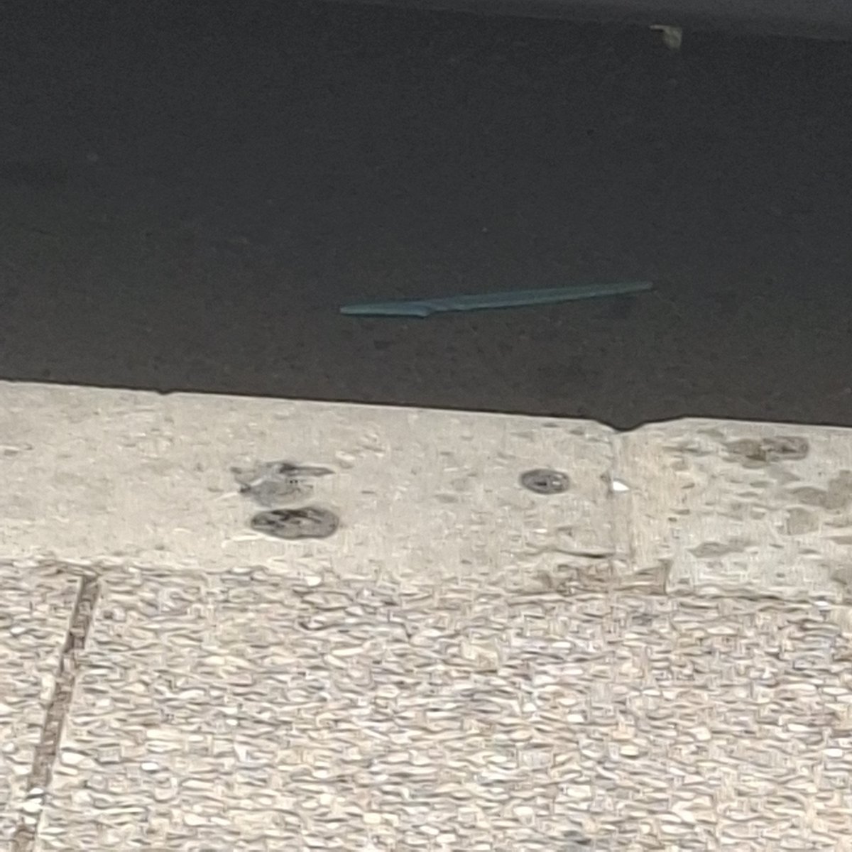 slits4shun's tweet photo. who dropped their razor in front of the therapists office 😭😭😭😭😭 https://t.co/qdP4aBTD3C