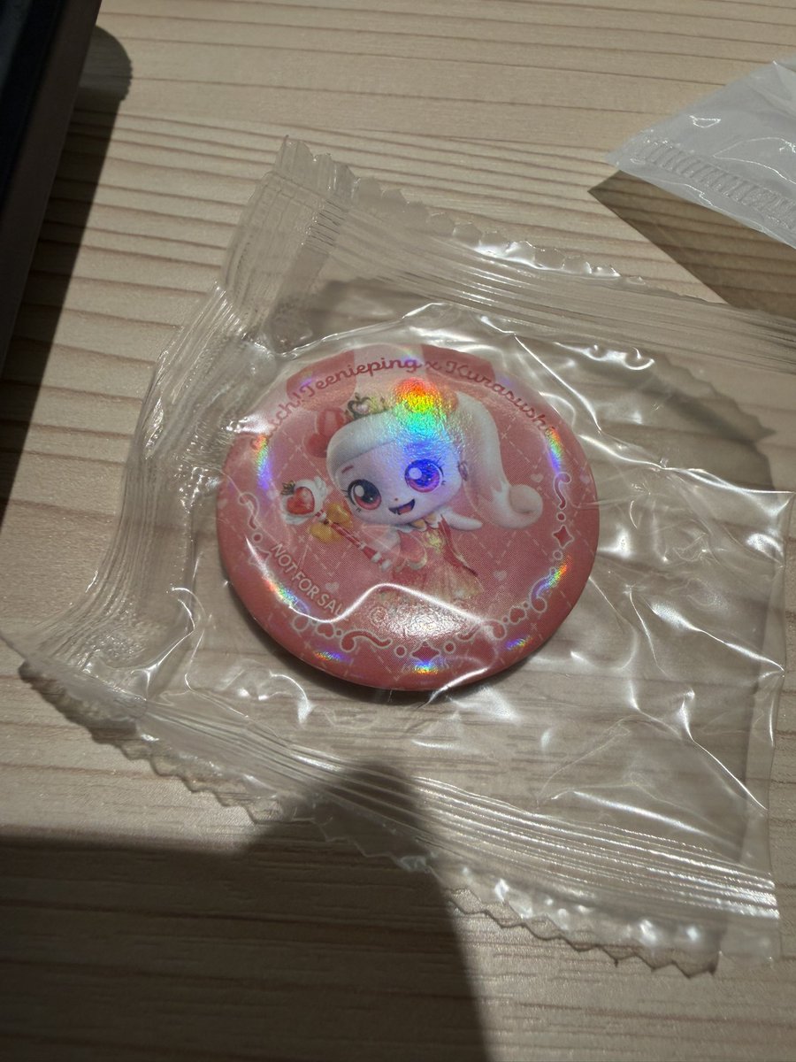ty227_kuro's tweet photo. たぶん10年ぶりくらいにくら寿司という場所で食べた。
お寿司はタンパク質がとれるので

写真を撮ろうとしたらネタがずり落ちていった。
びっくらポンというものにも当たりけり https://t.co/qiQ6hKNas3