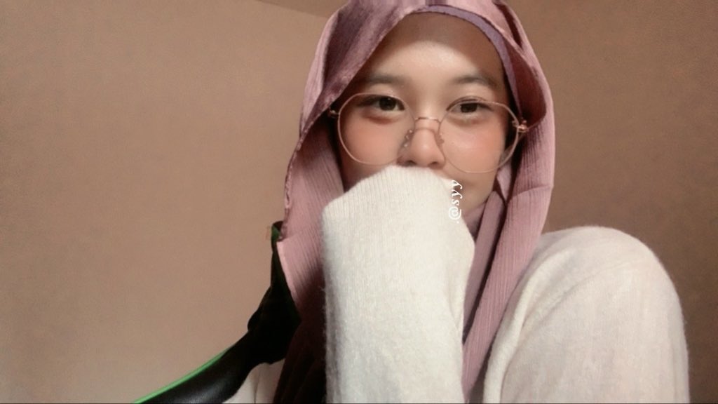 prvtcyy_'s tweet photo. selfie📸🍓 https://t.co/nWiiCjBSpu