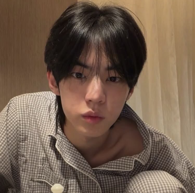 noohodmik's tweet photo. 안녕! 아가찡입니다 이거 제 이모지양
^.^
•_•
ㅡ.ㅡ
o.o https://t.co/cJHCX85qTE