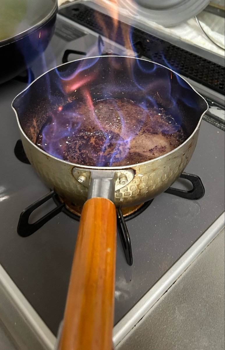 U_NIJIsun's tweet photo. 信じてもらえないかもしれないんですが作っているのはココアです https://t.co/wrhYmbVcq6