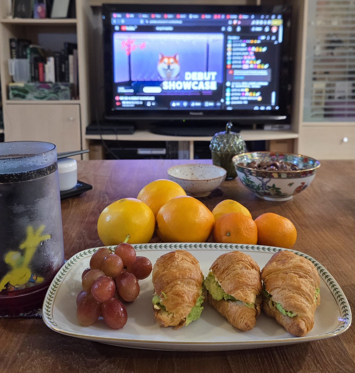 wegomonster6's tweet photo. @wegosix_xiucha I'm ready with my wegosnacks! 🙌 https://t.co/AoD7CSDPvy