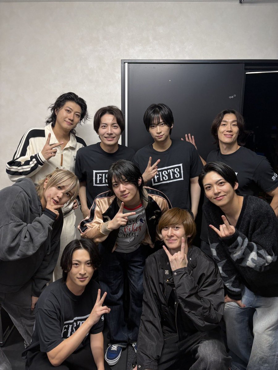 ara_mackey's tweet photo. 廣野凌大10周年記念企画
舞台『IF』　アフタートークにたくまくんと共にゲスト出演してきました✨

ストーリーも面白いしみんなが生き生きと演技していて良かった。
りょうたの想い、そして生バンドのカッコよさを味わってきました。
こちらの舞台は明日で千秋楽。
みんな頑張ってね🎸 https://t.co/ElLNhHIrg1