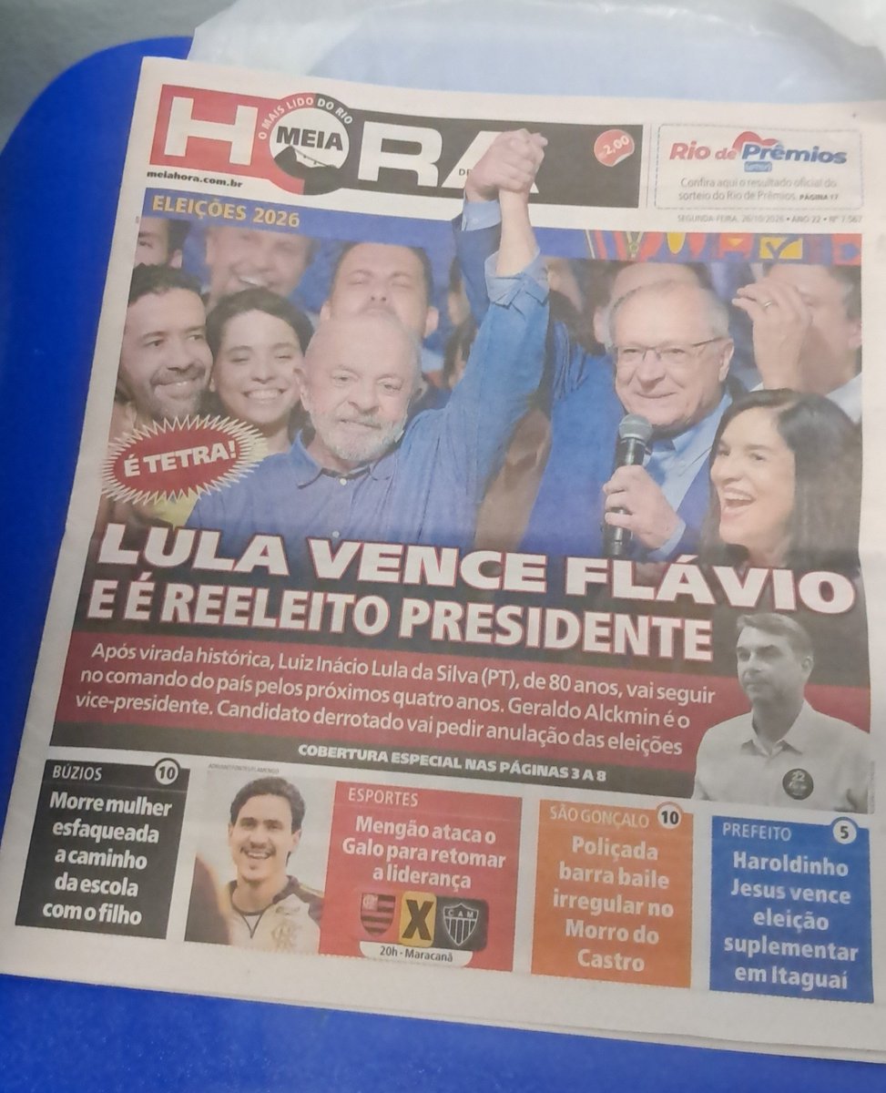 Louis_zkk's tweet photo. Como uma garota da era digital garanti meu jornal com meu vô na capa https://t.co/cP2NdmWIBP
