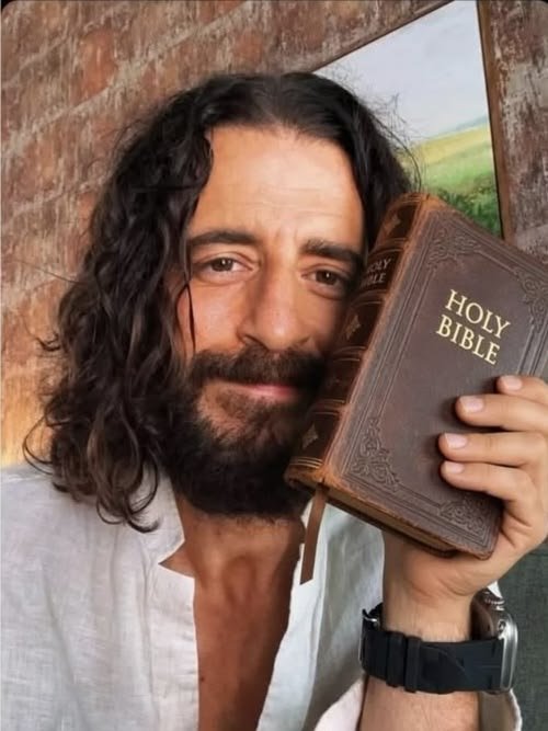 joudelrey's tweet photo. Amo o fato do ator que interpreta Jesus em the chosen ser católicoooo

Jonathan Roumie um querido https://t.co/uxCHJKf4x0