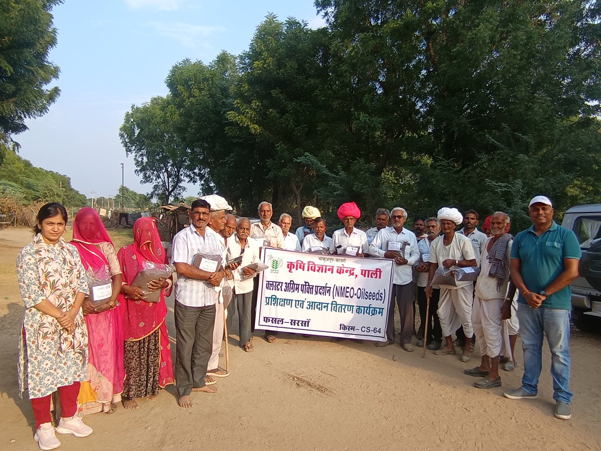 cazrikvkpali's tweet photo. पाली, 26 अक्टूबर 2026।के वी के, काजरी, पाली द्वारा CFLD Oilseed Programme के अंतर्गत बिठूड़ा कला गाँव, मारवाड़ जंक्शन ब्लॉक मे प्रशिक्षण कार्यक्रम का आयोजन किया गया। कार्यक्रम के अंत मे किसानों को सरसों की उन्नत किस्म CS-64 बीज उपलब्ध करवाया गया। #icarindia #kvkpali #atari #cazri https://t.co/dVF9DanBPZ