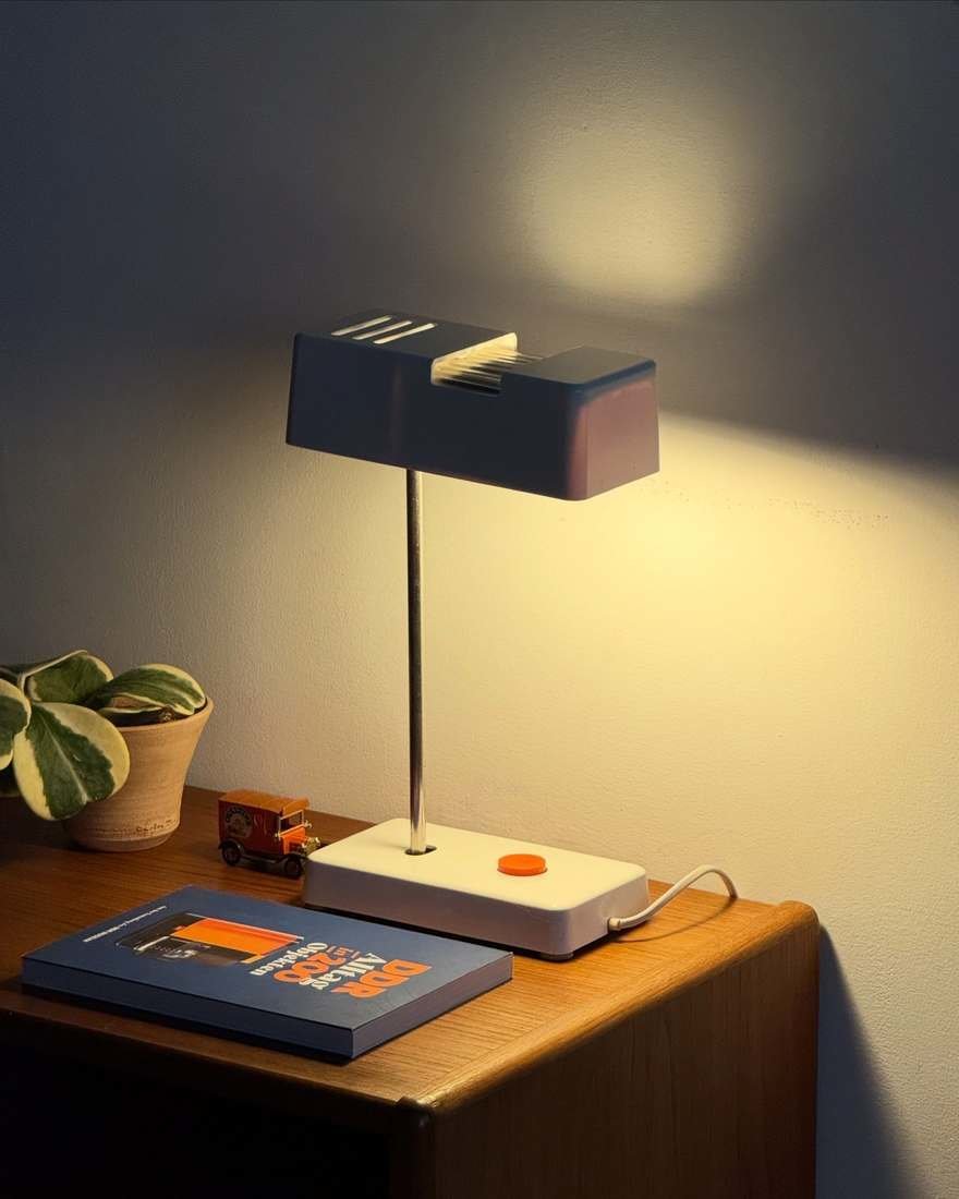 kotecinho's tweet photo. VEB Zweckleuchtenbau Lamp https://t.co/C5QK0hveye