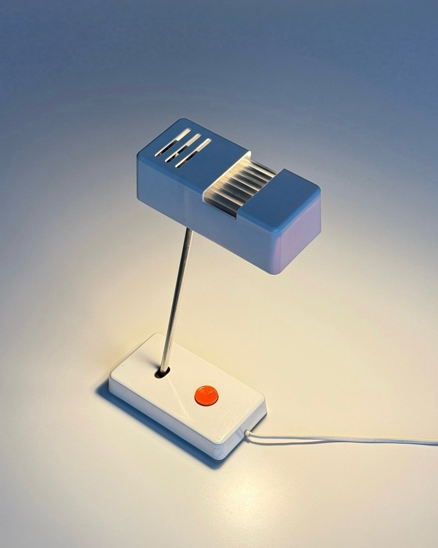 kotecinho's tweet photo. VEB Zweckleuchtenbau Lamp https://t.co/C5QK0hveye