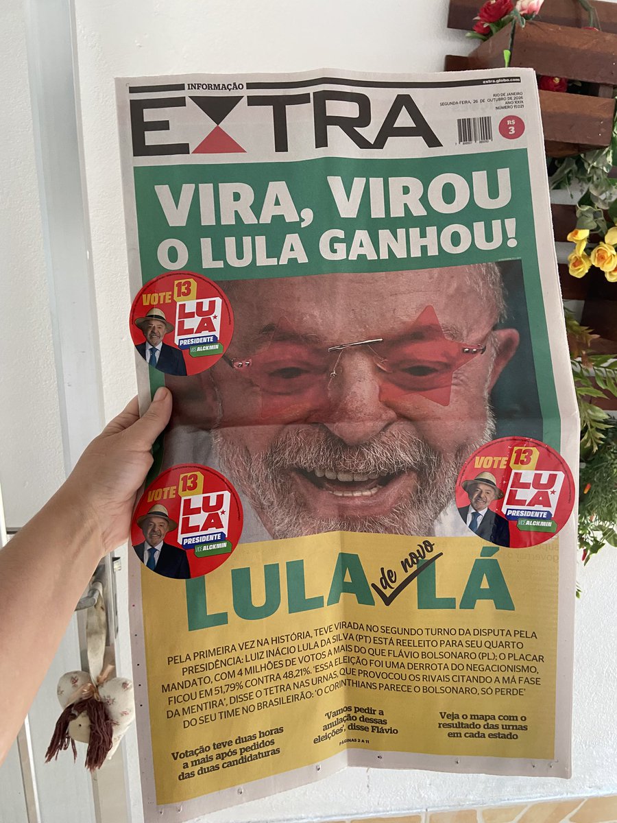 talitoschi's tweet photo. tem coisas que a gente quer guardar pq sabe que tá vivendo a história https://t.co/rDq1M0K1g8