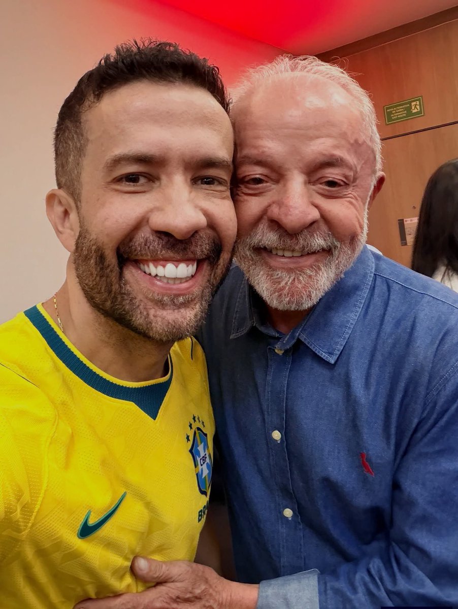 AnelikaD's tweet photo. #81AnosDoMaiorDoMundo
Feliz aniversário meu 4x presidente https://t.co/7QWIz0MnFw