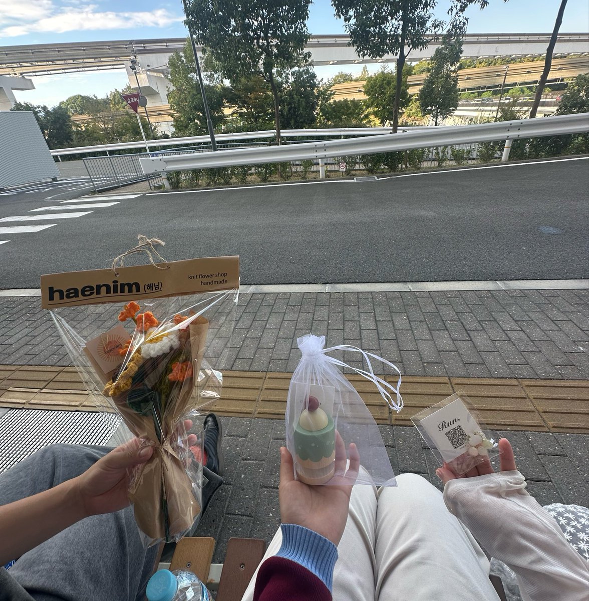 Kanoeranasuki's tweet photo. あやちゃんとは4ヶ月ぶり、ポンとは3年半以上ぶりに出会えた😭
会う度に大人になっていくけど、よく会う友達みたいで久しぶりな感じがしないんだよなぁ🫧
3人で行くライブは初めてでライブの後の観光もめちゃくちゃ楽しかった🥲
わんぱくな私を優しく見守り許してくれるそんな2人が大好き🫶 https://t.co/FNJxmPIFXe