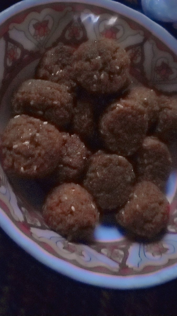 mny2950's tweet photo. Good evening 
Thanks to a generous donor, I was able to buy some falafel, which satisfied both my hunger and that of my family. Heartfelt thanks to everyone who has stood by me.
However, we are still in desperate need of bread, and we appeal to kind-hearted people to help us now. https://t.co/OfmQPa01gE