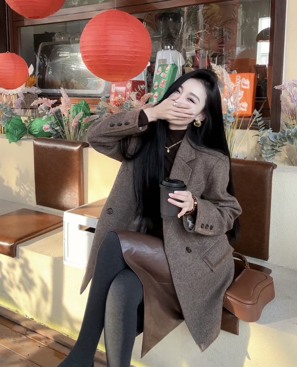 f50FysurZK6832's tweet photo. 畏颇永珊さんと滦の小さなカフェで過ごす、穏やかな休日。， https://t.co/vtN7b1Ykrt