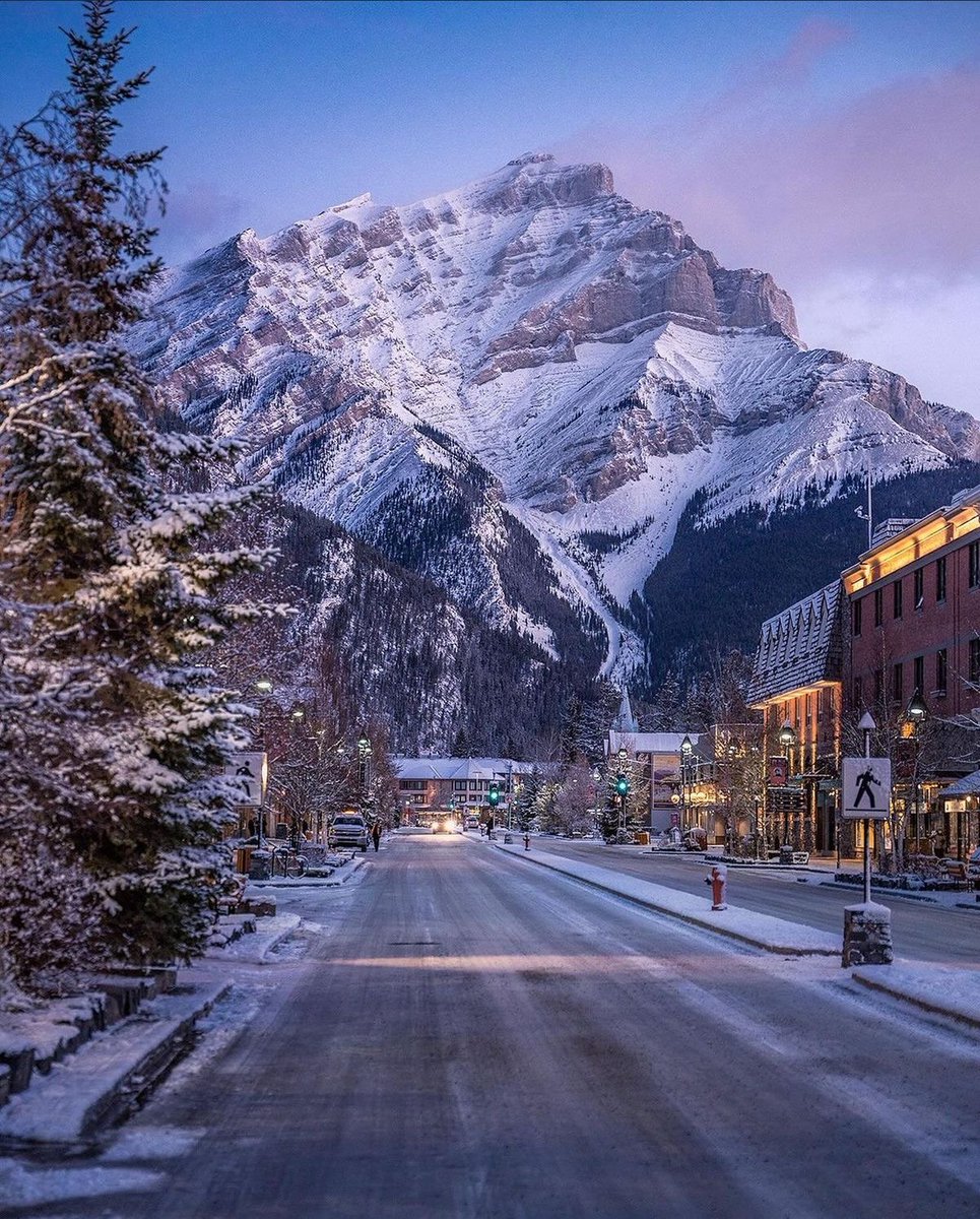 flower6260's tweet photo. Banff Alberta, Canada https://t.co/vYAsr6qWdk