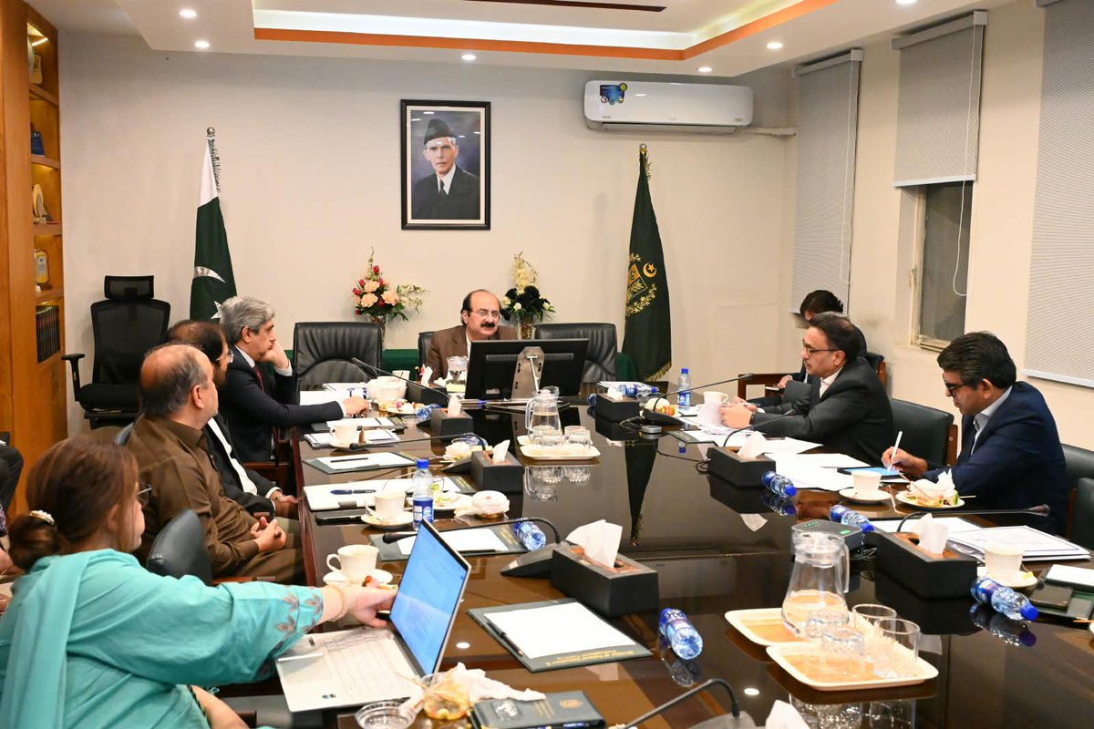 PMsYouthProgram's tweet photo. Chairman Rana Mashhood chaired a meeting to review the distribution plan for the PM’s Youth Chromebook Scheme. The meeting focused on coordination &amp; necessary arrangements to ensure an effective &amp; transparent distribution process. https://t.co/HBSLsXxFFU