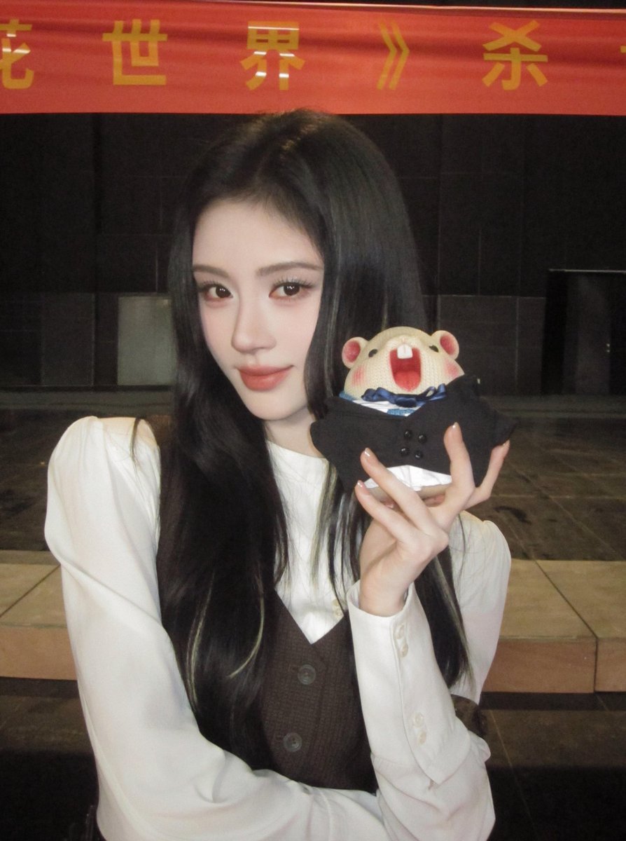 corazon_jy's tweet photo. 261027 쥐징이 오피셜 샤오홍슈 업데이트 (1/2)
#쥐징이 #鞠婧祎 #JuJingyi #จวีจิ้งอี
#만화세계 #万花世界 #WanhuaSin https://t.co/XNOqgyxjCQ
