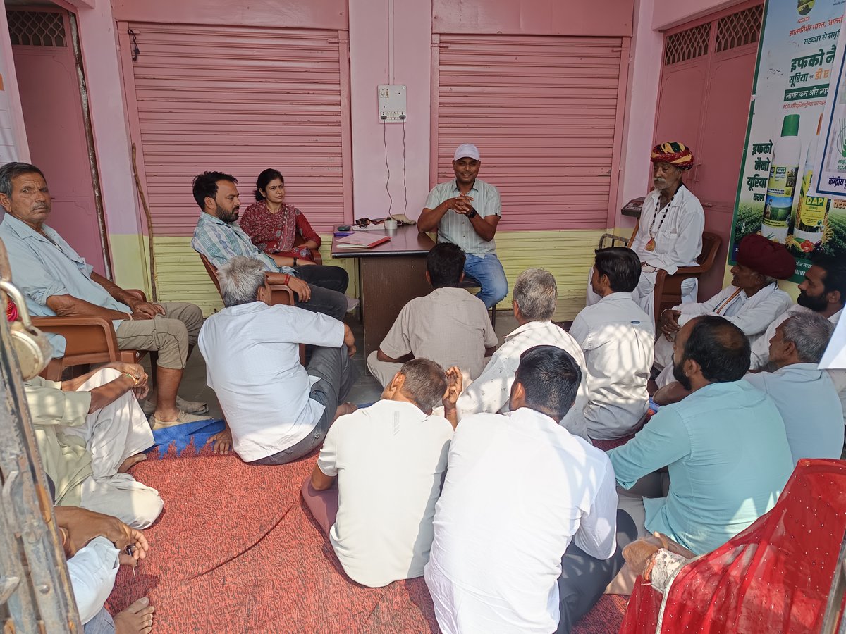 cazrikvkpali's tweet photo. पाली, 27 अक्टूबर 2026। कृषि विज्ञान केंद्र, काजरी, पाली द्वारा CFLD Oilseed Programme के अंतर्गत सरदारसमंद गाँव, पाली ब्लॉक मे प्रशिक्षण कार्यक्रम का आयोजन किया गया। कार्यक्रम के अंत मे किसानों को सरसों की उन्नत किस्म CS-64 बीज उपलब्ध करवाया गया। #icarindia #kvkpali #atari #cazri https://t.co/vEMYyG063c