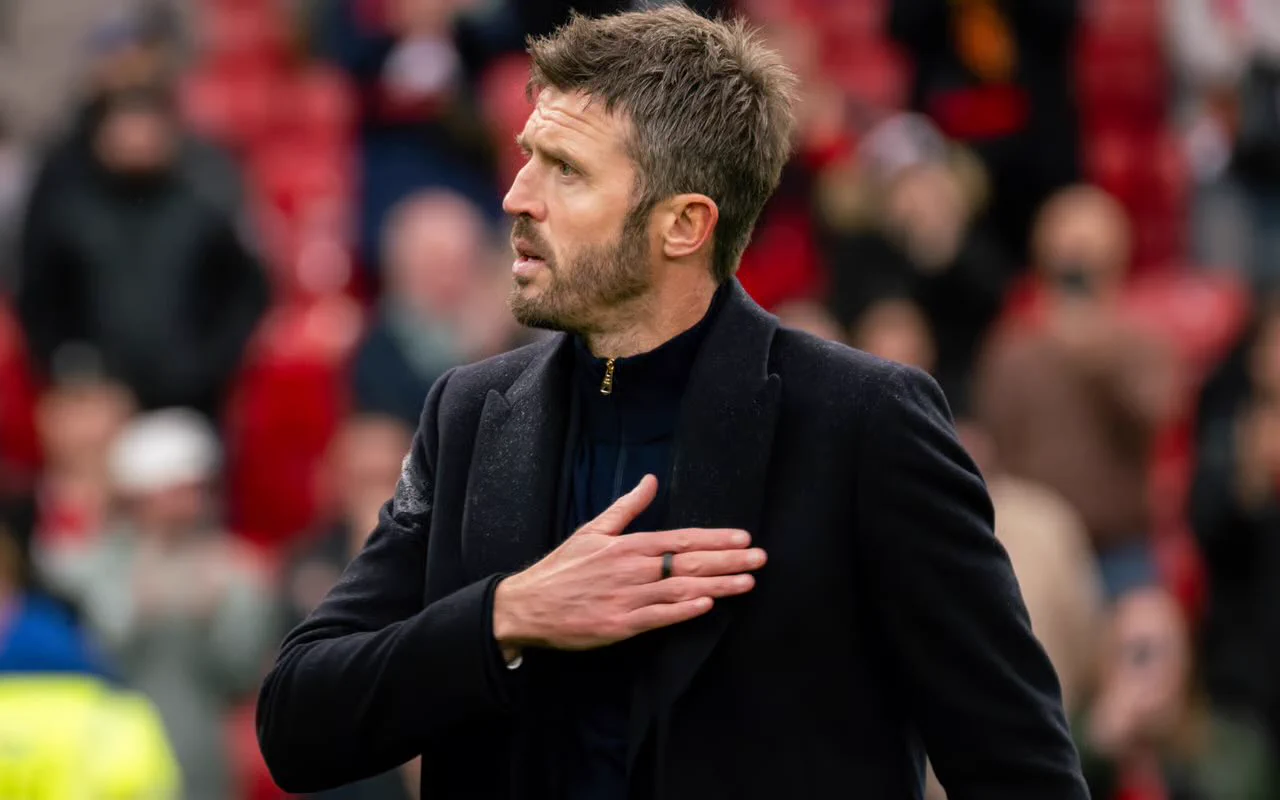Manchester United Carrick Holds Firm on Job and Captaincy