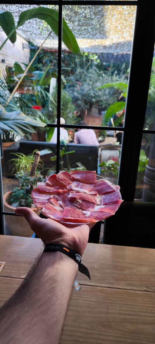 AlwaysRedox's tweet photo. Os dejo algunas fotillos del evento de ayer: 

El Encuentro

Sacada histórica de parte de @LaFamilia_so organizándolo 

Buena gente 🤝🏻 buena comida 🤝🏻 buenos proyectos 🤝🏻 buen merch

Ahora toca el Merge

Aquí no se para 🫡 https://t.co/4sPhM4jODo