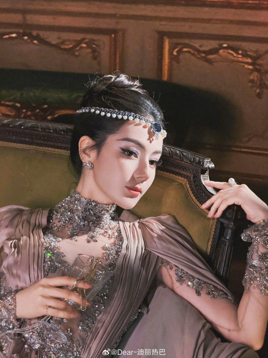 ANJL888's tweet photo. Dilraba Weibo Update: 选择困难所以都发一下🤣 (I couldn’t decide which one to choose, so I’m posting them all.🤣)

#Dilraba  #迪丽热巴 https://t.co/RDIo43rlDU