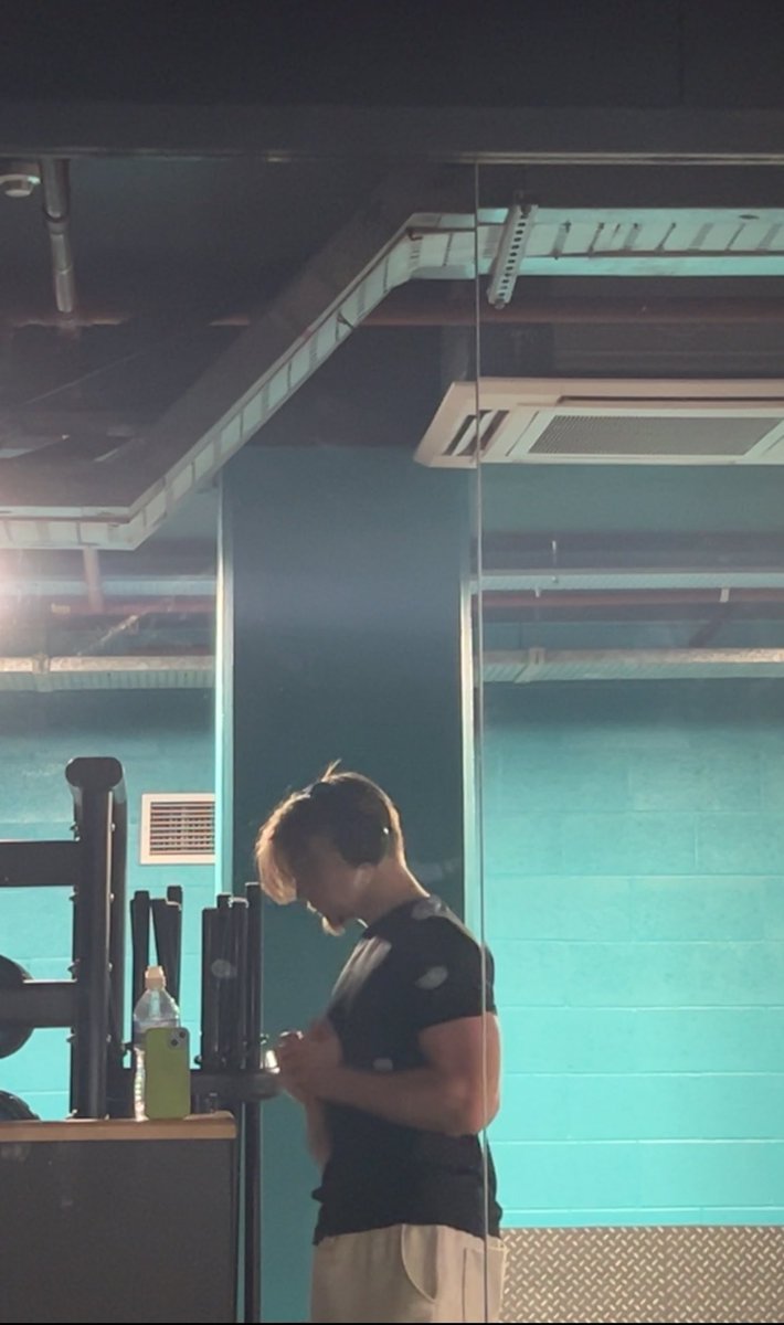 TheFitPlug's tweet photo. Biceps for your tl https://t.co/mOogPmWVGW