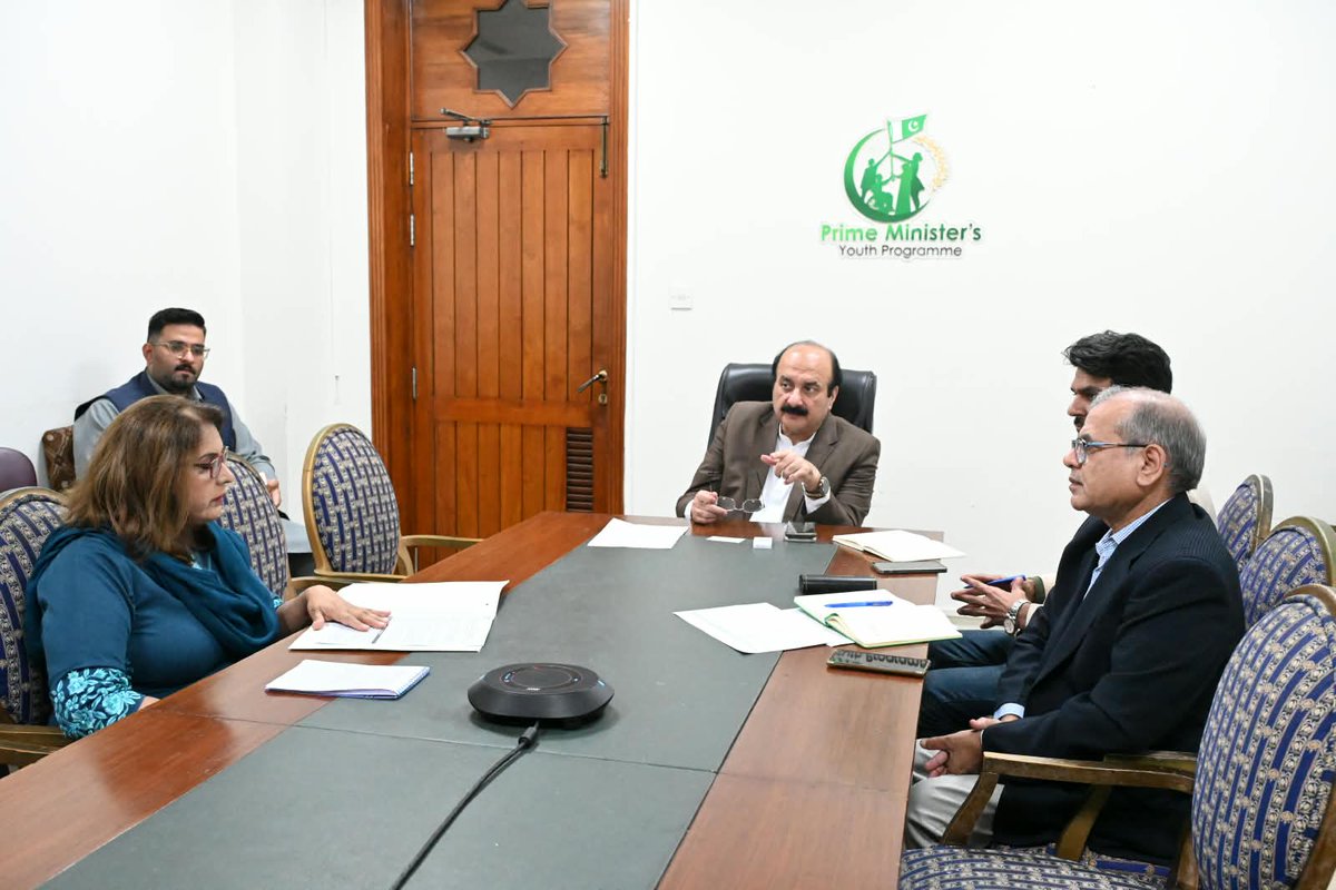 PMsYouthProgram's tweet photo. Chairman Rana Mashhood chaired a meeting with representatives from NAVTTC, BISP &amp; BRS to discuss employment plan for Southern Balochistan.The meeting focused on enhancing youth employability through market-driven skills development,vocational training &amp; employment opportunities https://t.co/R4gKHOxpal