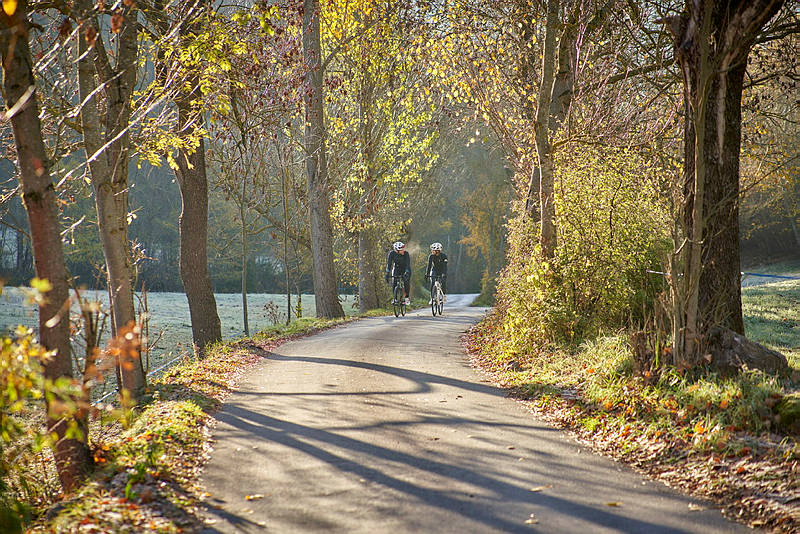aralleida's tweet photo. Gravel i un territori ple de possibilitats 🚴‍♂️ Recorre camins, pistes i carreteres secundàries mentre descobreixes paisatges espectaculars! 👌

El Pirineu i les Terres de Lleida ofereixen una gran diversitat de recorreguts per gaudir del #cicloturisme i explorar el territori sobre dues rodes. T’hi apuntes? 🤗

ℹ️ https://t.co/wwSc9qve9a

#AraLleida #BiosphereGoldDestination 🌱 #AmbTotaNaturalitat 🌿 #CicloturismeADNLleida 💚🌍