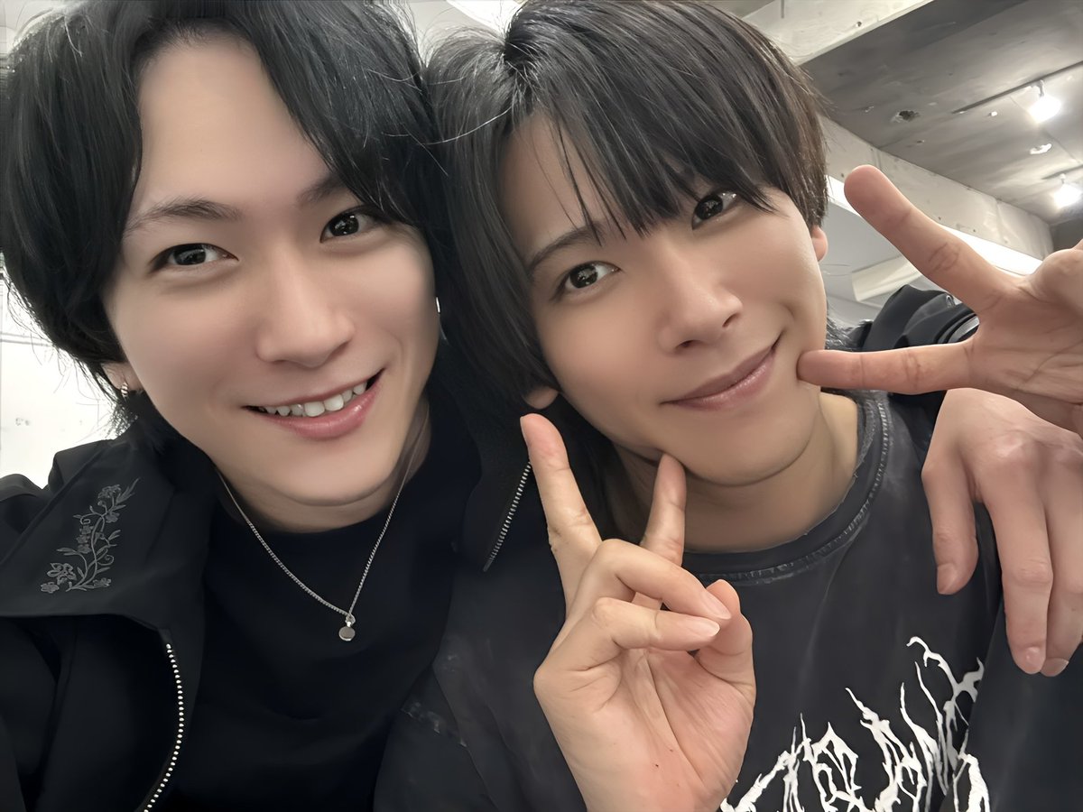 hide_orito_JUNK's tweet photo. というわけで、今回もアクバトのメインテーマ作曲させていただいております。
しかも笠原、歌までガッツリ歌ってやがります。

誰かに歌ってもらうの前提で作曲してるので
自分で自分の曲歌うのが実はちょっと恥ずかしかったりします。

劇場で大音量でOPをお楽しみください。

#舞台アークレクイエム https://t.co/FnruEGq1xx