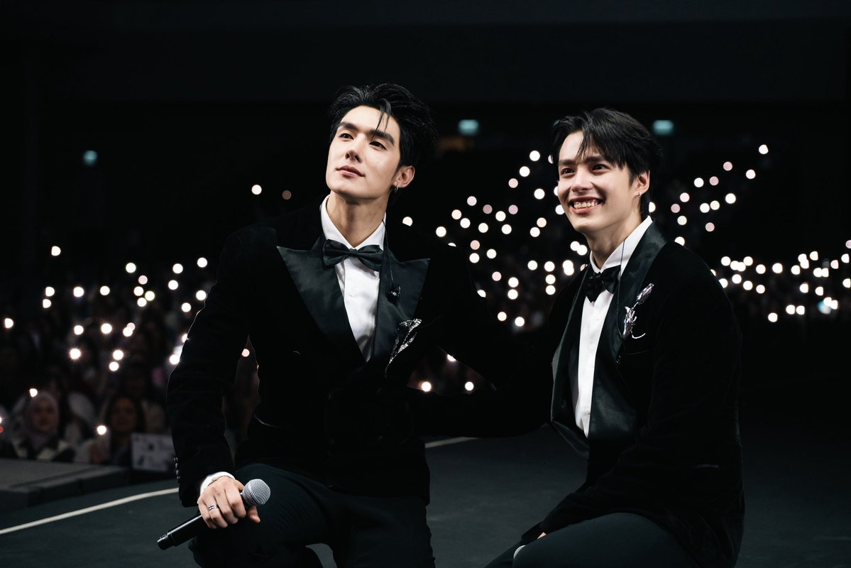 DeeHupHouse's tweet photo. เก็บตกภาพบรรยากาศและโมเมนต์ความประทับใจจากงาน ‘TEEHENG GEN OF US 1st FANMEETING’ 🦔👨🏻

#TeeHengGenOfUs1stFM
#TeeBoonyakait #Hengmarkii
#DeeHupHouse https://t.co/bJYlmUtu6N