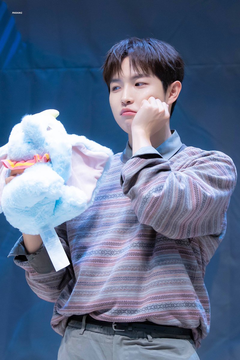 parang_kjh's tweet photo. 올타임 레전드 콩순이

261010 엠넷 플러스 머치 대면
#김재환 #KIMJAEHWAN https://t.co/qeKwKB4vXS