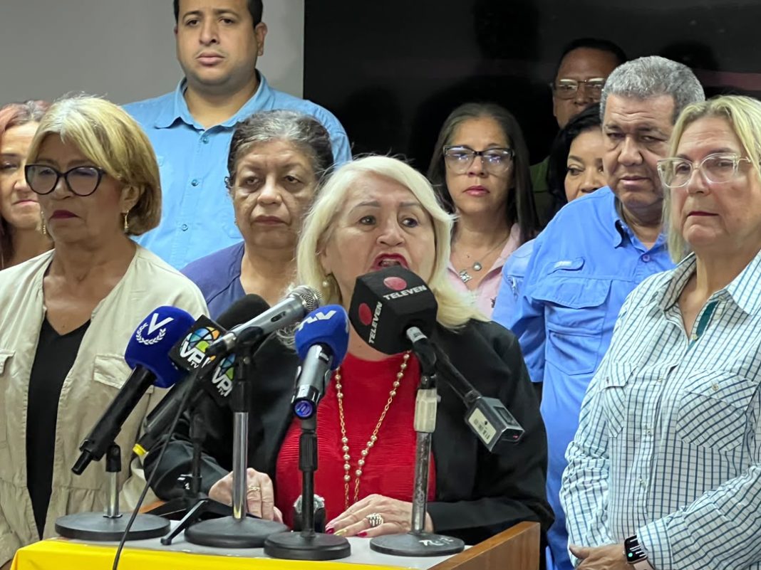 contrapuntovzla's tweet photo. Carmen Teresa Márquez: Sería una grosería contra los trabajadores dar aguinaldos con base al salario actual https://t.co/vhDdkafQsK https://t.co/ELzTTBuTK9