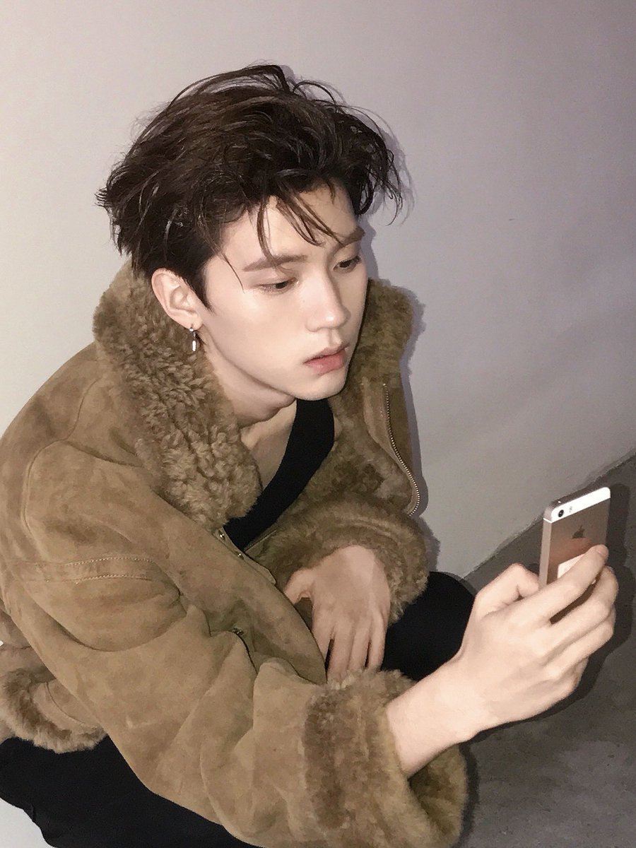 luiii_1122's tweet photo. 261027 공작실 샤오홍슈

#주익연 #周翊然 #ZhouYiran https://t.co/4uVMFt5GZ5