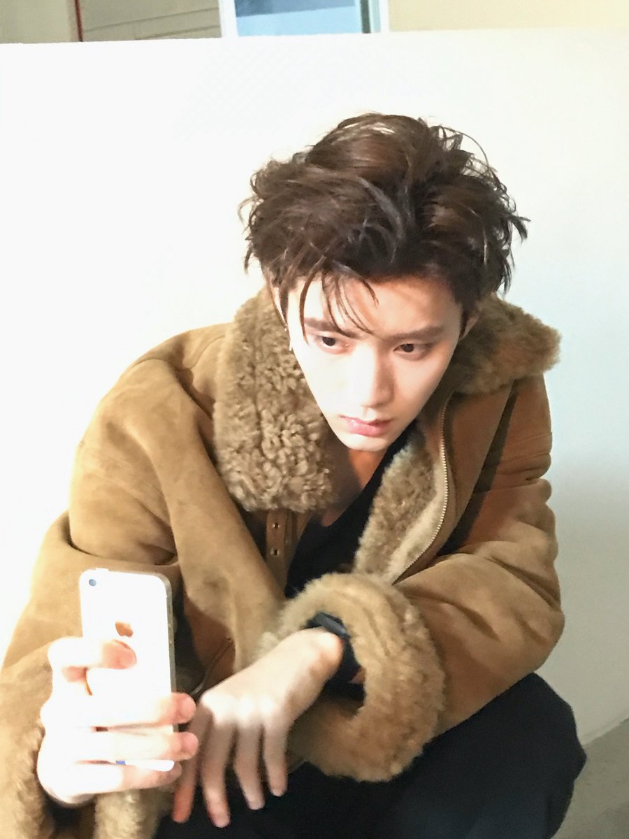 luiii_1122's tweet photo. 261027 공작실 샤오홍슈

#주익연 #周翊然 #ZhouYiran https://t.co/4uVMFt5GZ5