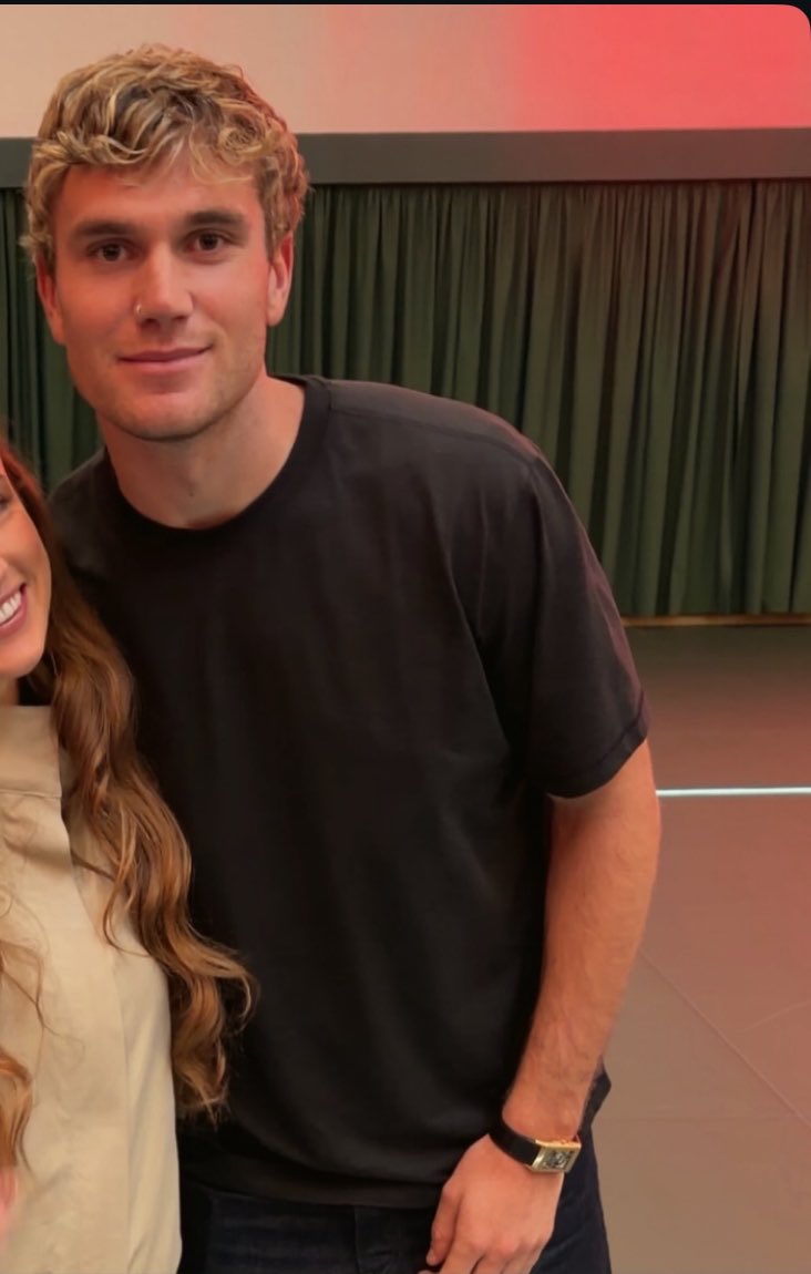 fangirl_coded's tweet photo. HE’S BLONDE NOW https://t.co/BYGm6nOewK