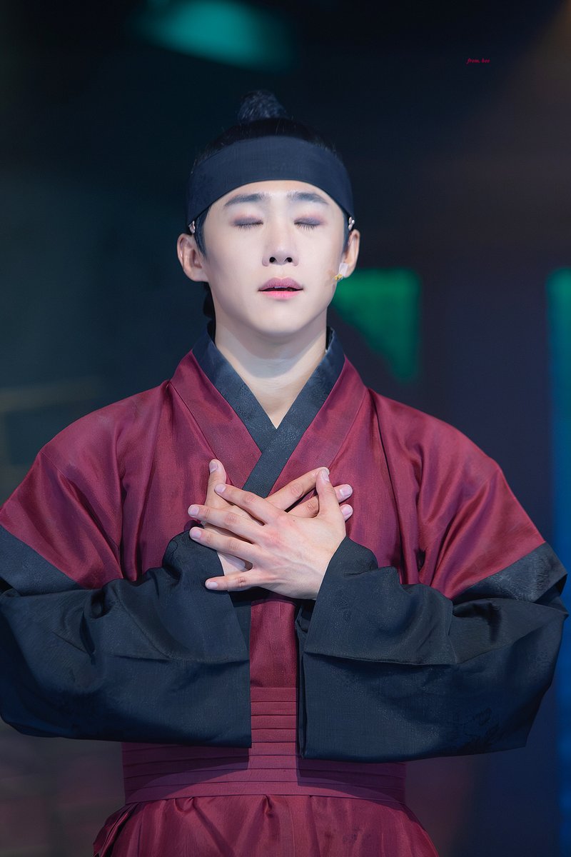 bee_ground's tweet photo. 261014-261017 뮤지컬 난세 커튼콜 - 이방원役 #박두호 배우 https://t.co/HLPvjLXVoU