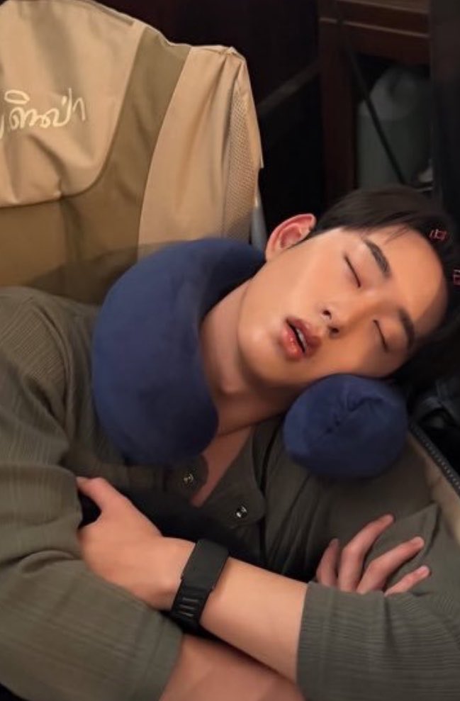 jwillestt's tweet photo. SLEEPY EST IN SURF N LOVE SET 🥺🤏🏻
he’s always worked so hard 🥺🫳🏻

REST WELL MY BOY!!!!

 #SurfNLove #est_rvp https://t.co/EG4tVnwvKT