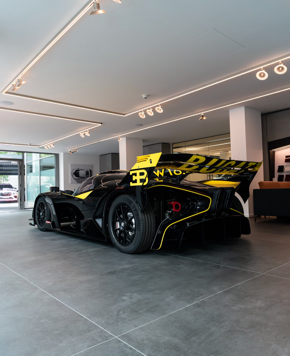 competitionreal's tweet photo. Bugatti Bolide 🐝 https://t.co/u7ISDkpMeL