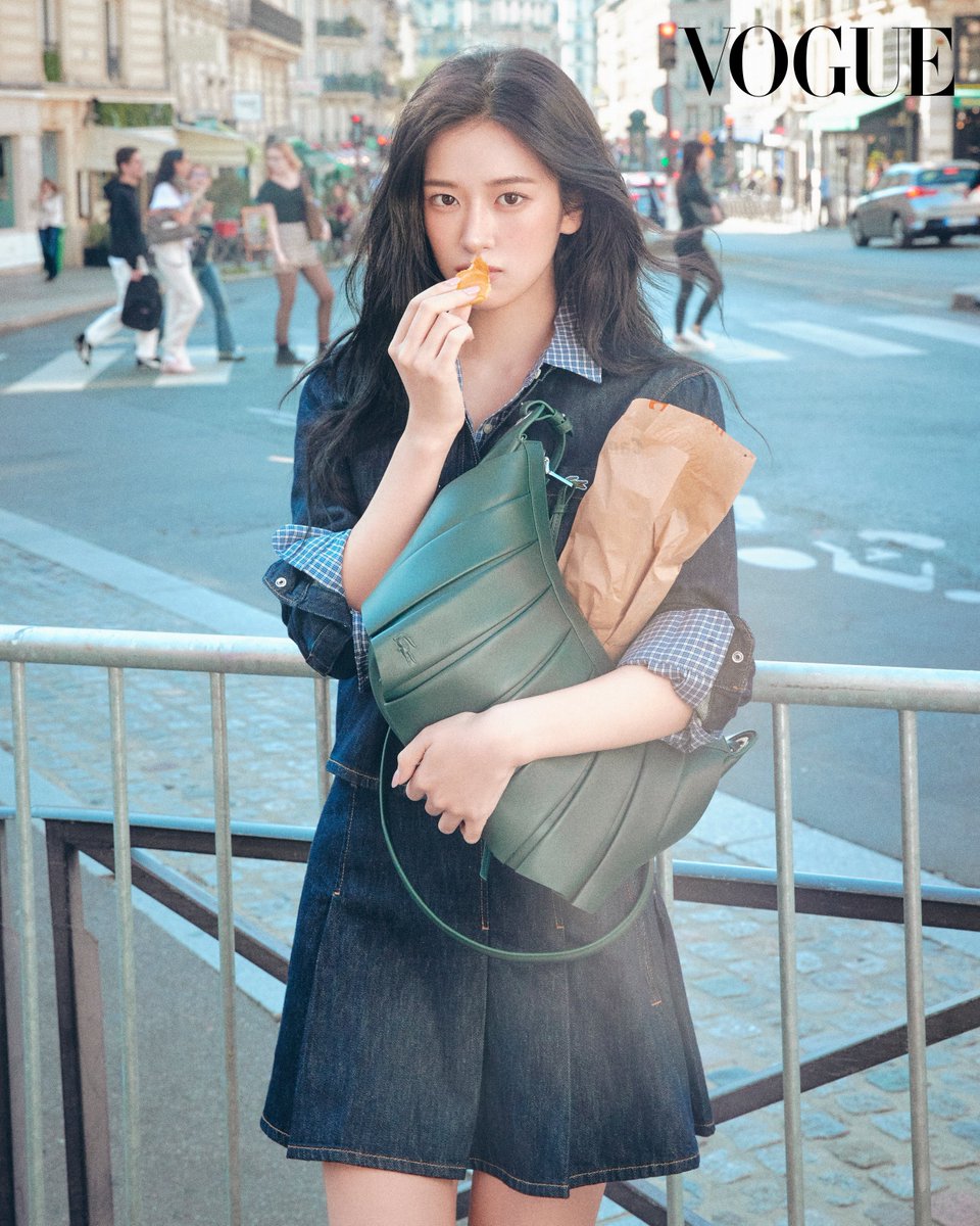 anyujinstagram's tweet photo. 261027

somewhere in Paris
@.lacoste @.voguekorea

#안유진 #유진 #ユジン #ANYUJIN #YUJIN https://t.co/aymKkzfTfy
