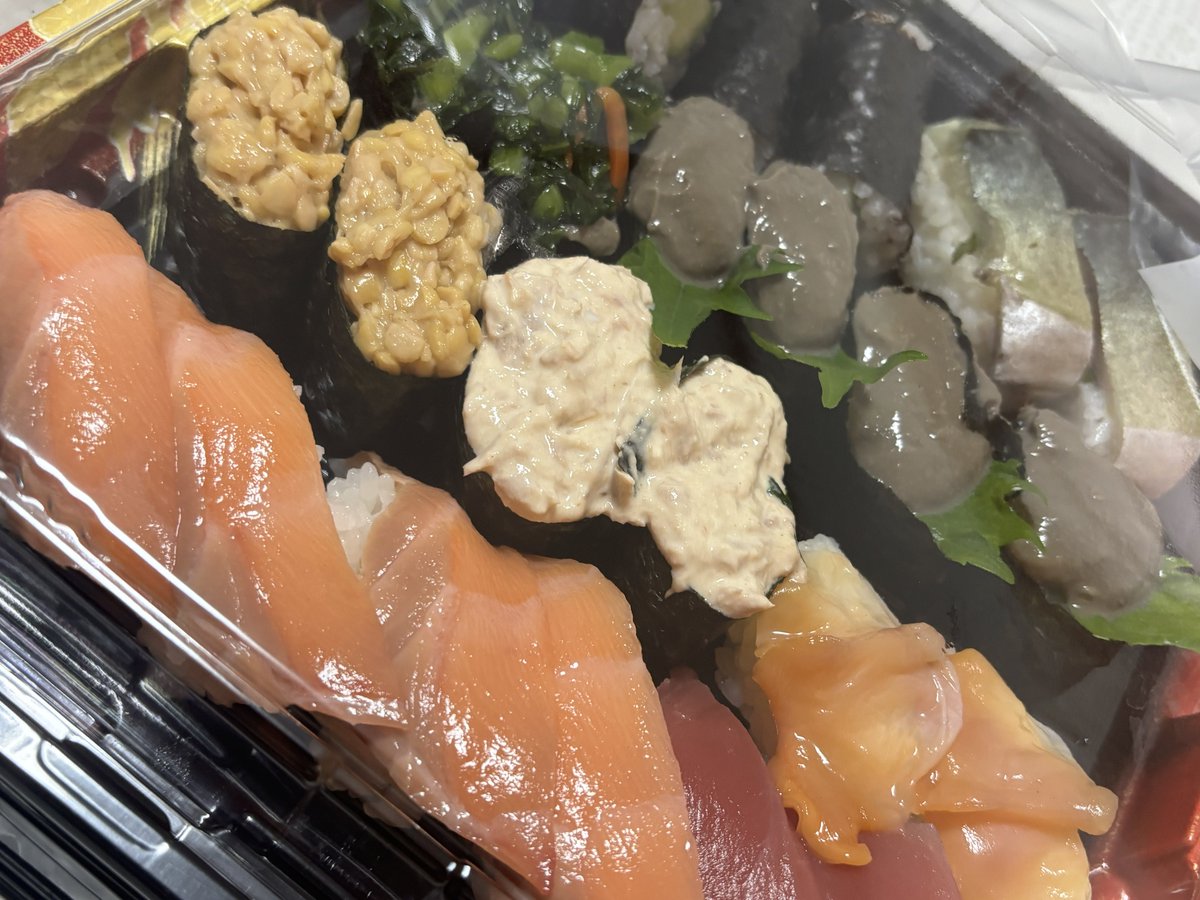 Meidoin_Mei's tweet photo. 寿司ガチャ回していただいたもの買ってきました
酒飲みながら食べます https://t.co/5bQiOCOiZV