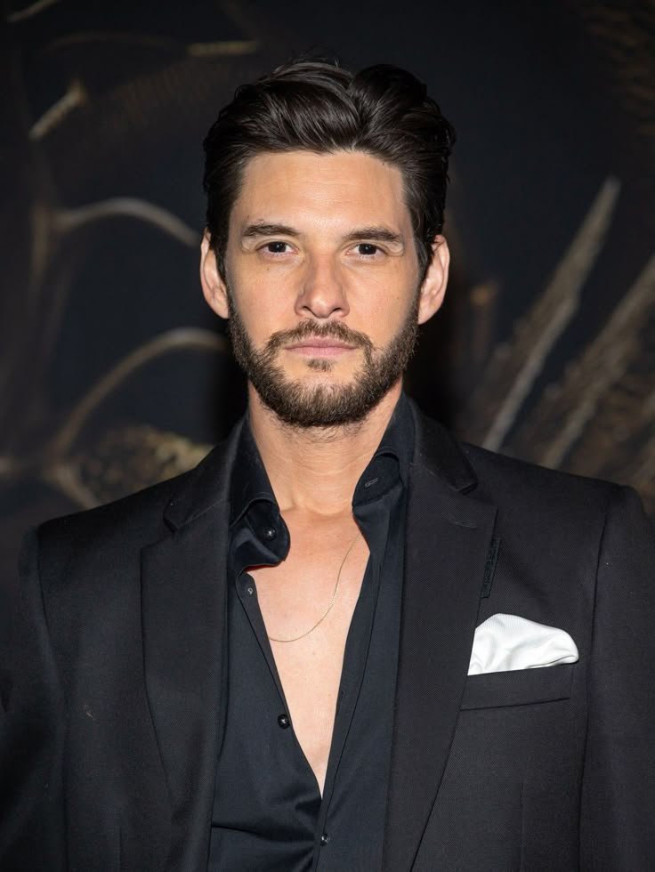 FlashCrave's tweet photo. Ben Barnes has been cast as Sirius Black in HBO's 'HARRY POTTER' series.

(Source: Deadline) https://t.co/m5OGD4ucta