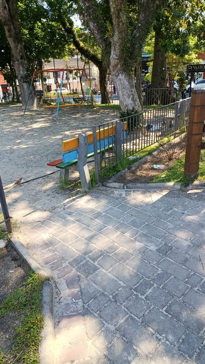 OSRIO17898976's tweet photo. As mesmas lembranças que me destroem, são as únicas que me dão um pouco de felicidade. https://t.co/SaSftorecF