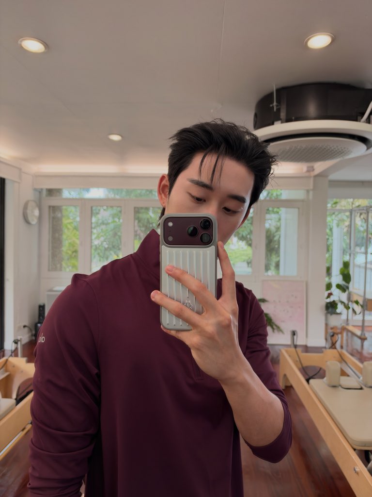 WEofficialTH's tweet photo. 271026 | Instagram Update  

📸 est_rvp : Friday kinda morning☀️

🔗 : https://t.co/vqTAhLzWnY

FLEX WITH EST
#ALOMenPilatesWithEST #est_rvp
#WEofficialTH https://t.co/ETcTUYRF58