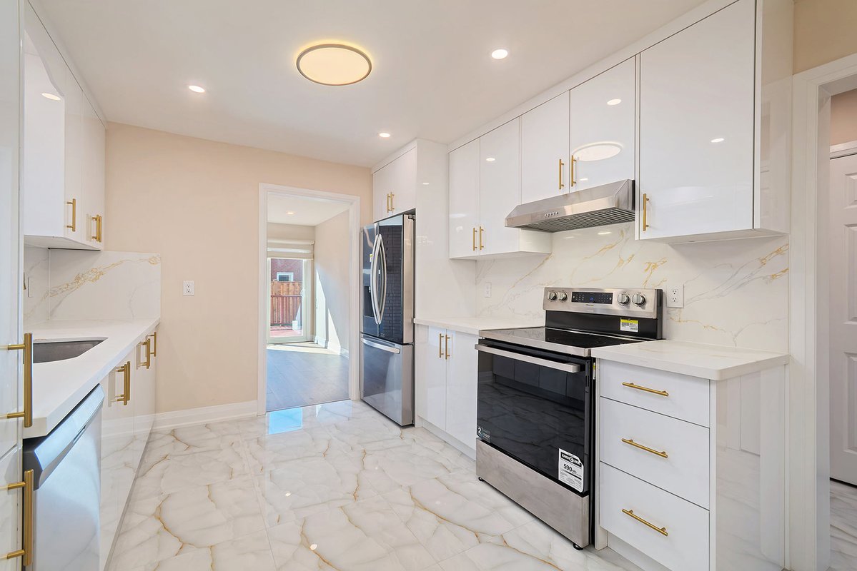 360virtual's tweet photo. Completely renovated and immediately move-in ready....a detached 4 bedroom home with a finished 2 bedroom basement.

$1,129,000 | MLS W14116766

#DetachedHomes #VirtualStaging #BramptonHomes #BramptonRealEstate #RealEstatePhotography https://t.co/J2e9HiotQv
