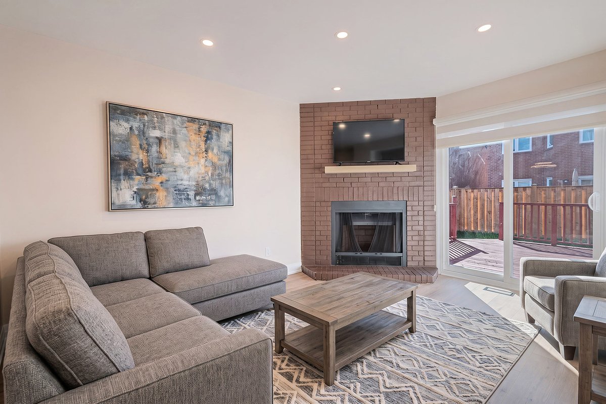 360virtual's tweet photo. Completely renovated and immediately move-in ready....a detached 4 bedroom home with a finished 2 bedroom basement.

$1,129,000 | MLS W14116766

#DetachedHomes #VirtualStaging #BramptonHomes #BramptonRealEstate #RealEstatePhotography https://t.co/J2e9HiotQv