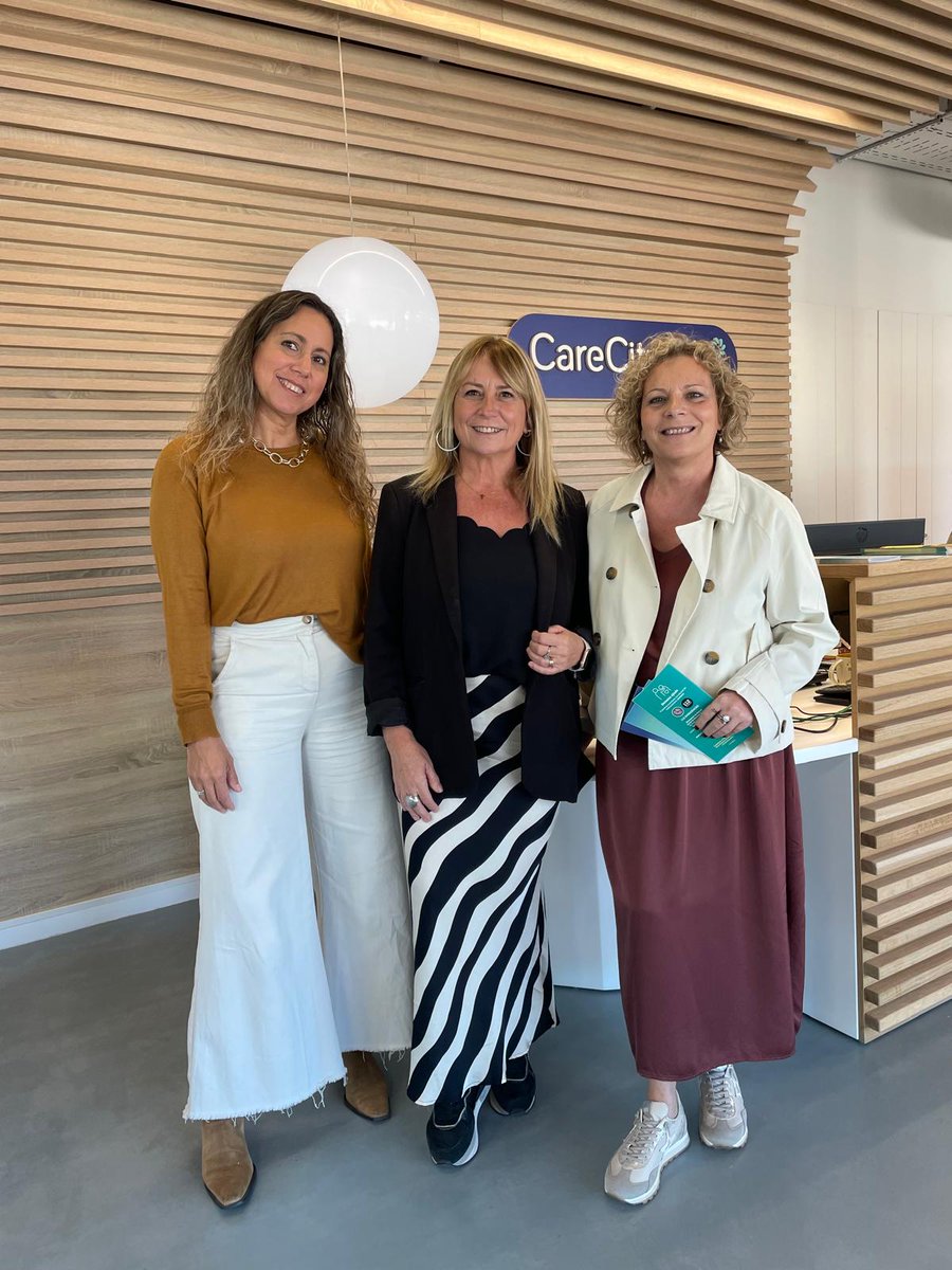 CareCityLab's tweet photo. 🤝La regidora @LauraSeijo7 ha mantingut una trobada amb responsables de l'Àrea de Serveis a les Persones i Benestar Social de l'@reus_cat i han visitat l'#EspaiMataróCuida per conèixer iniciatives innovadores en l'àmbit de les #Cures i l'#AtencióIntegrada. #MataróCiutatCuidadora https://t.co/hhux8tw1ax