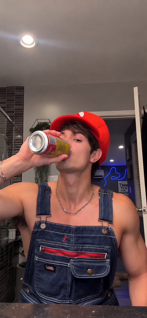 freakyphoria's tweet photo. emerging actor johann fitch as a hot asf mario for halloween https://t.co/mhj6XZGHEX